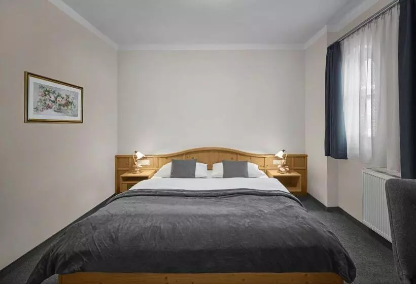 Отель Lisi Family