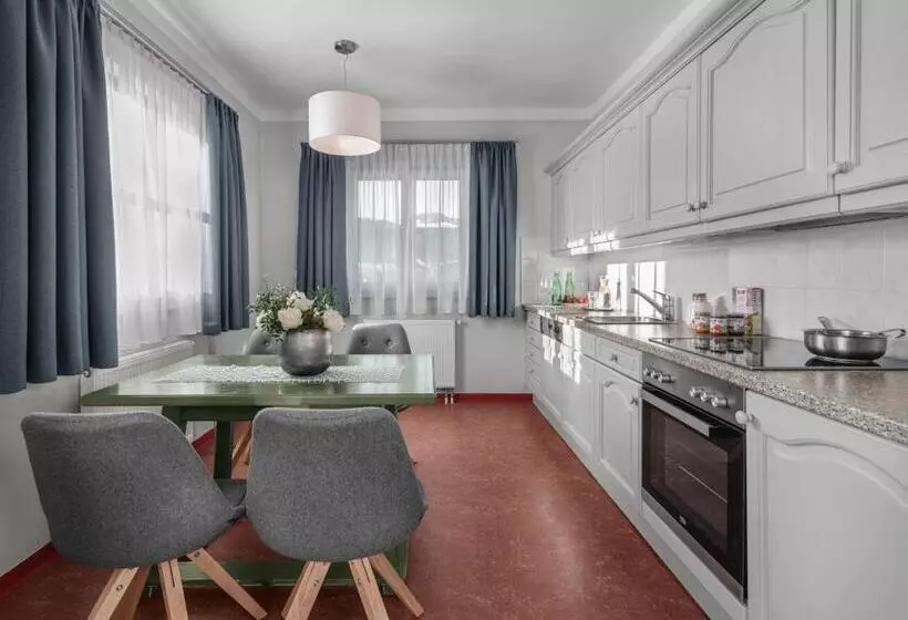 Отель Lisi Family