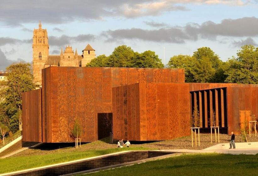 ホテル Logis Hôtel Du Midi   Rodez Centre Ville