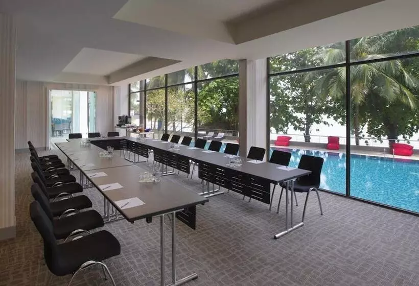 ホテル Mercure Penang Beach