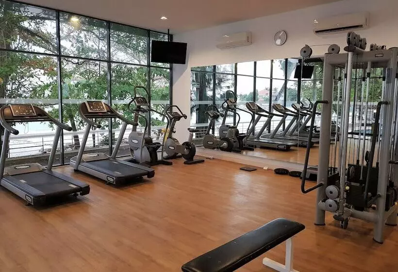 ホテル Mercure Penang Beach