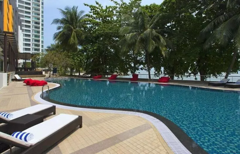 ホテル Mercure Penang Beach