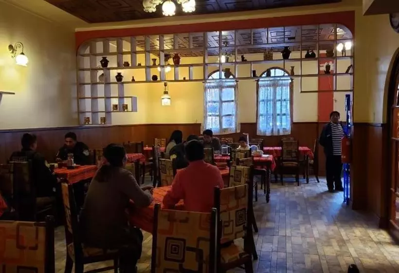 ホテル Hostel Sillustani Inn Puno
