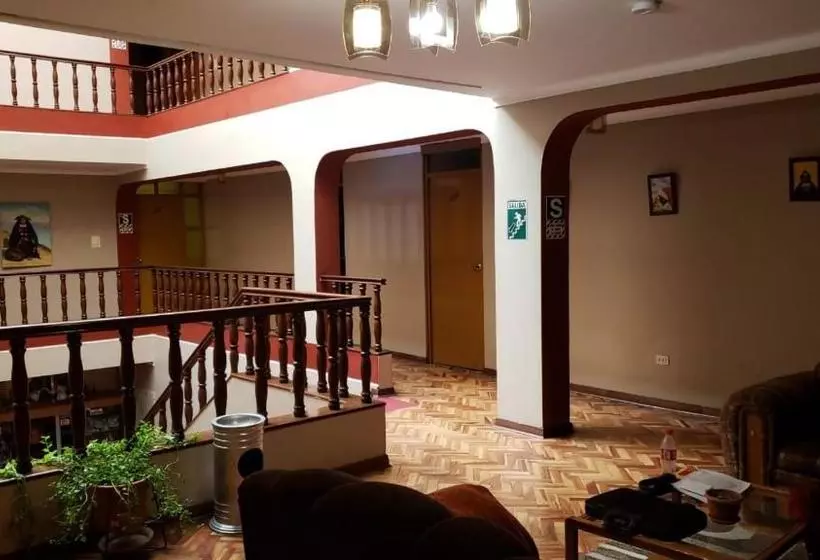 ホテル Hostel Sillustani Inn Puno