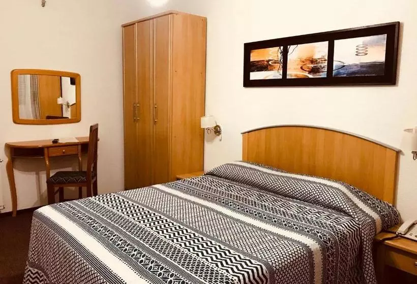 Hotel Treinta Y Tres