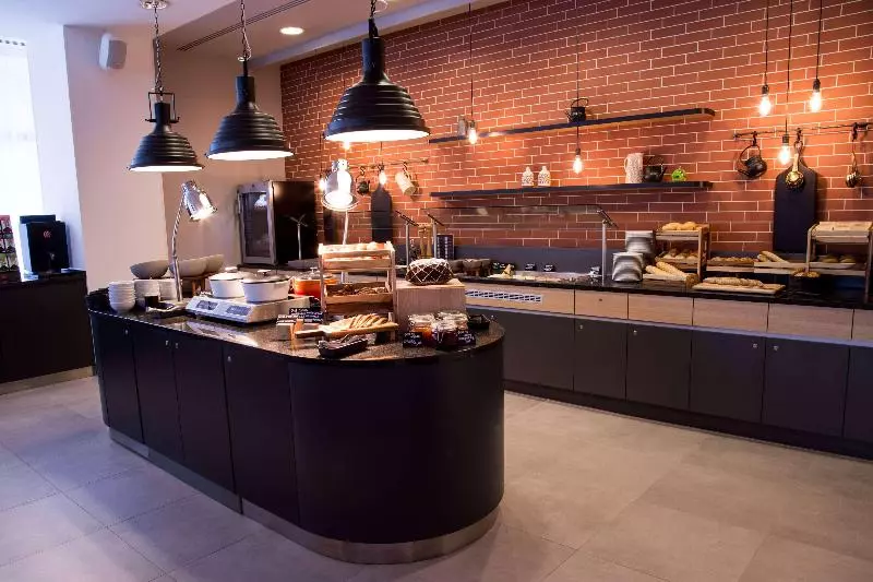 هتل Vienna House Easy By Wyndham Bucharest Airport