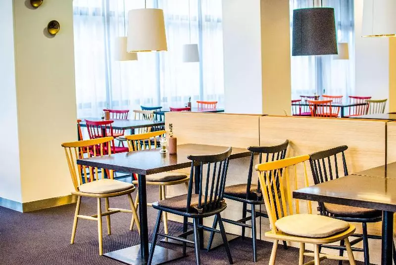 هتل Vienna House Easy By Wyndham Bucharest Airport