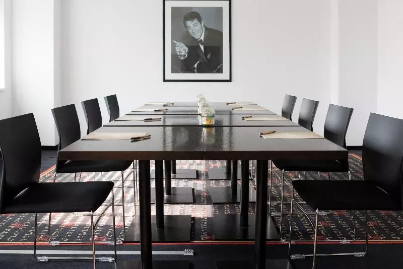 هتل Vienna House Easy By Wyndham Bucharest Airport