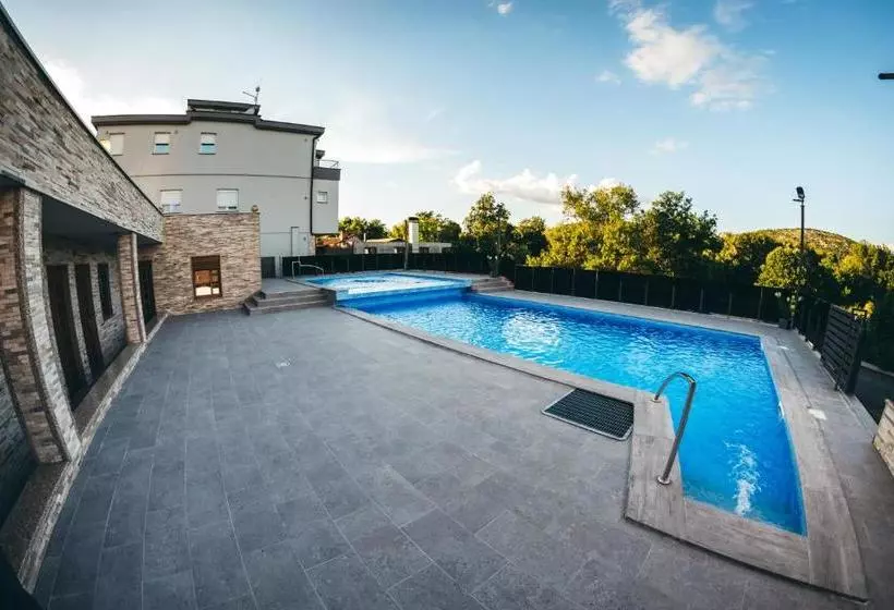 تختخواب و صبحانه Adria Centar Koćuša