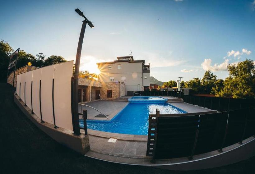 تختخواب و صبحانه Adria Centar Koćuša