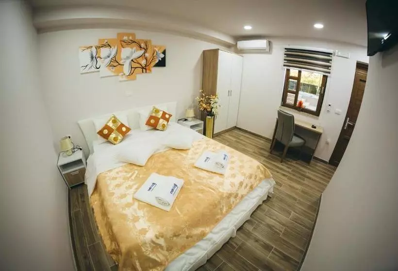 تختخواب و صبحانه Adria Centar Koćuša