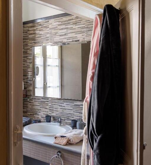 مبيت وإفطار Domaine De Seugnac