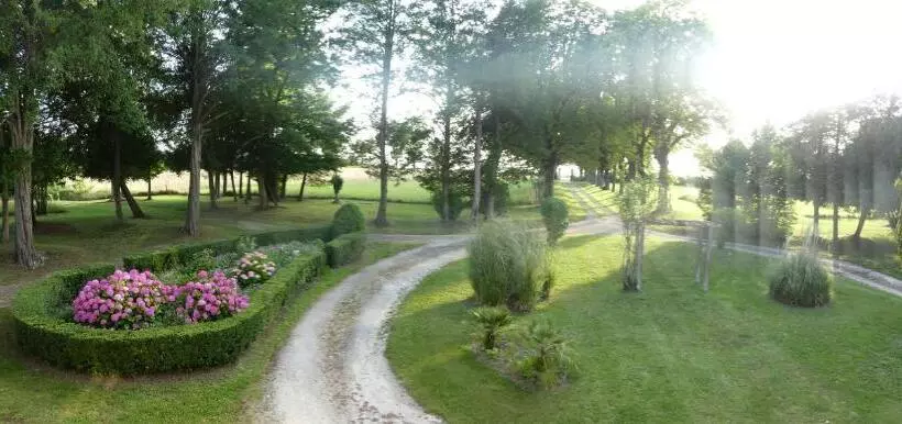 Aamiaismajoitus (B&B) Domaine De Seugnac