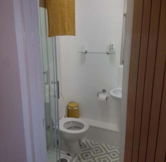 민박 Rosie Flanagan's