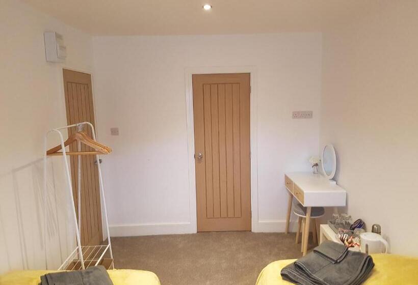 민박 Rosie Flanagan's