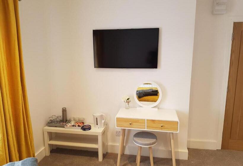 민박 Rosie Flanagan's