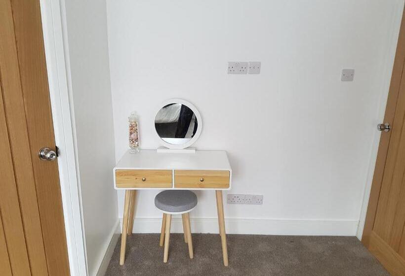 민박 Rosie Flanagan's