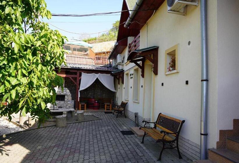 مبيت وإفطار Zöld Sziget Wellness