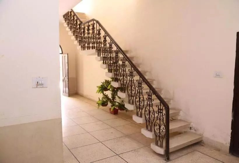 پانسیون Sareena Residence