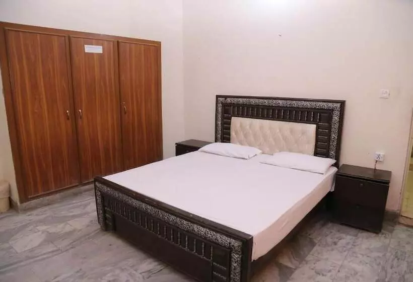پانسیون Sareena Residence