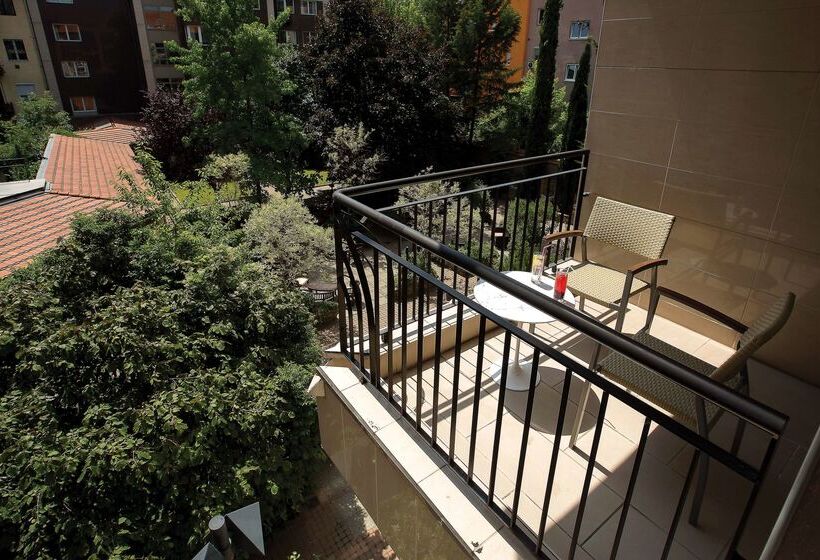 Adina Apartment Hotel Budapest