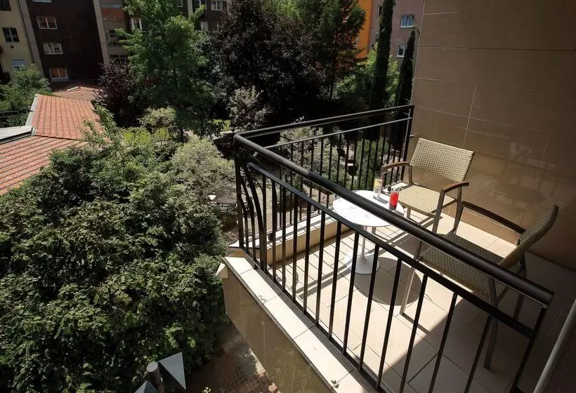 Adina Apartment Hotel Budapest