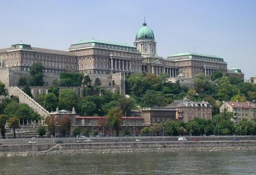 בית מלון כפרי Charles