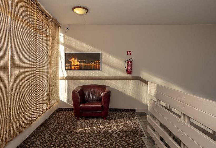 בית מלון כפרי Charles