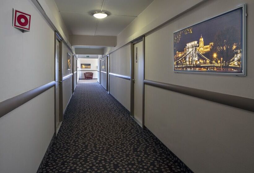 בית מלון כפרי Charles