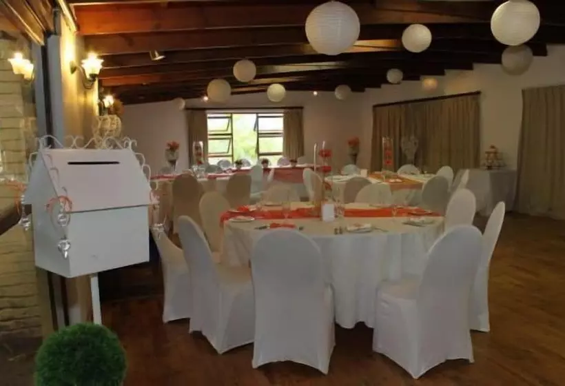 Отель Far Hills Country