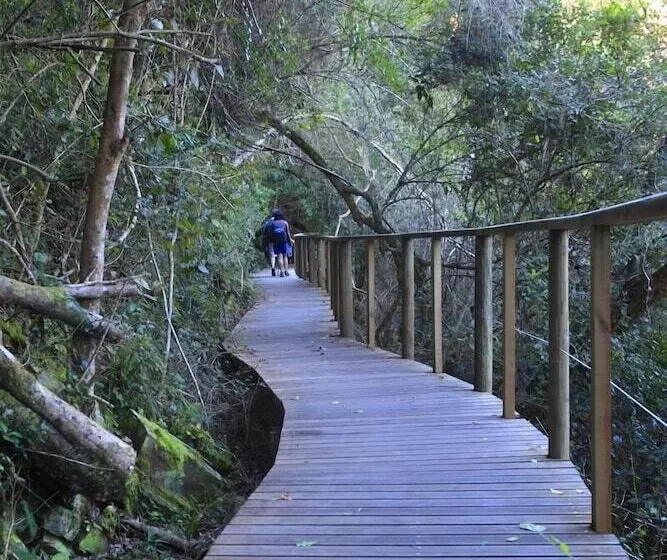 Отель Far Hills Country