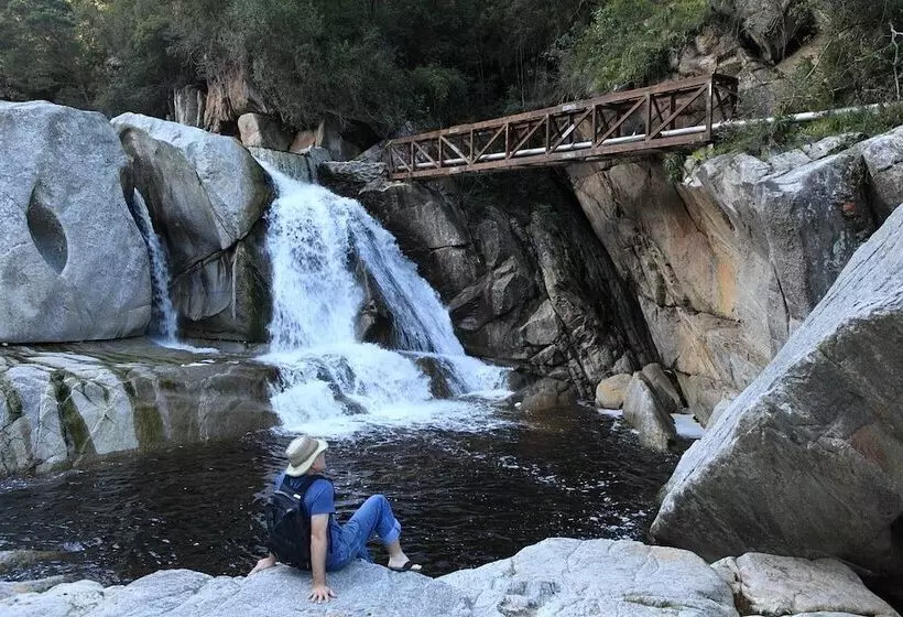 Отель Far Hills Country