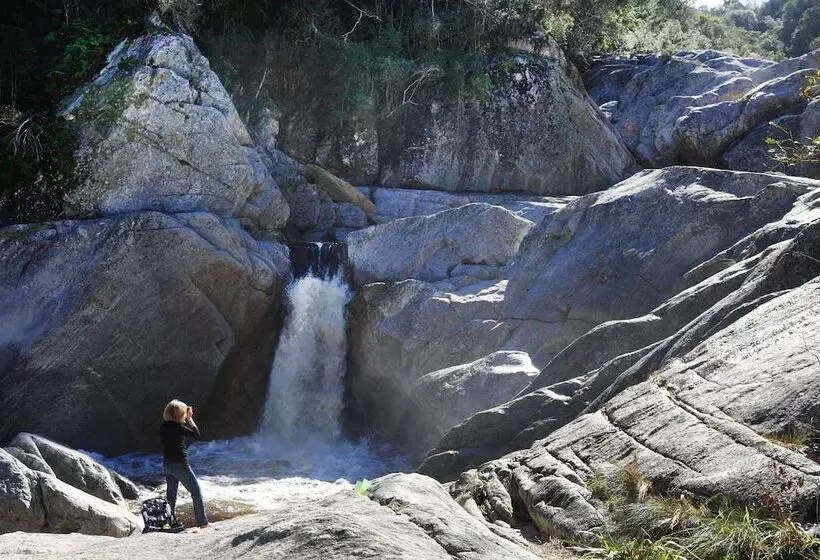 Отель Far Hills Country