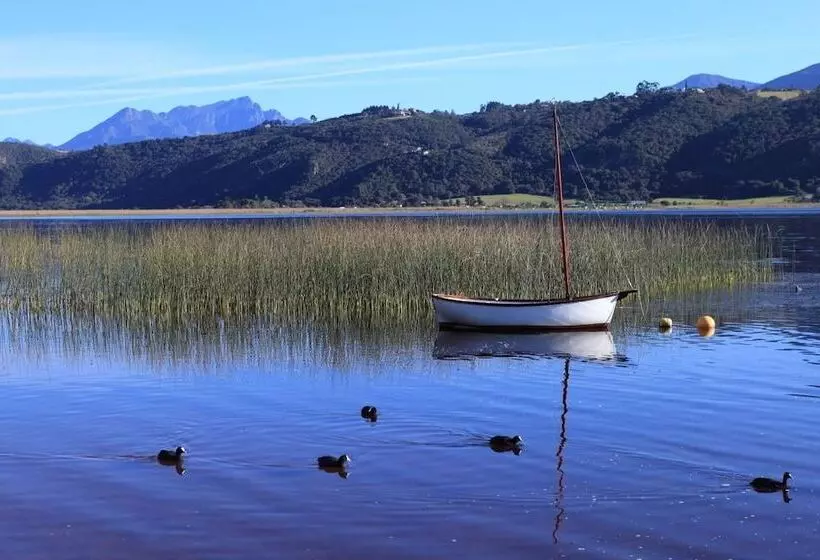 Отель Far Hills Country