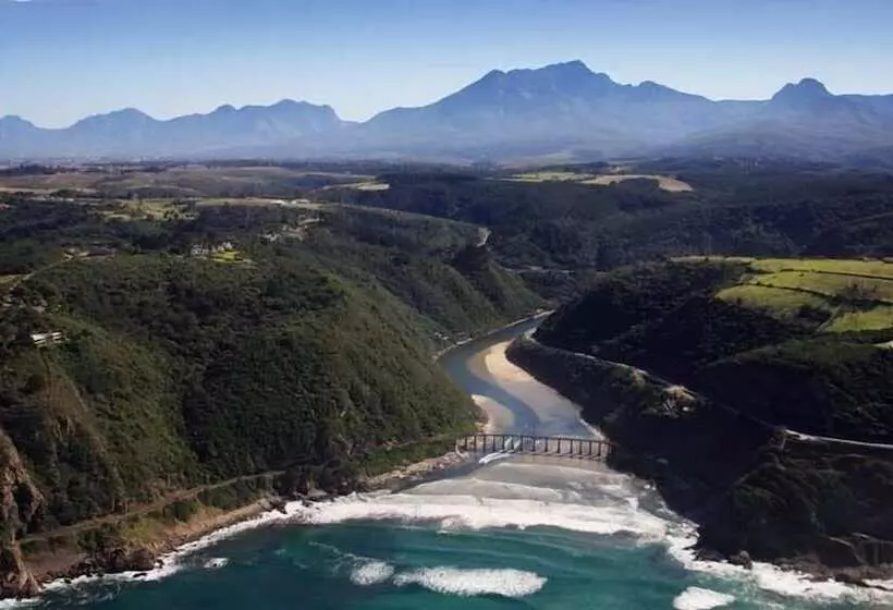 Отель Far Hills Country