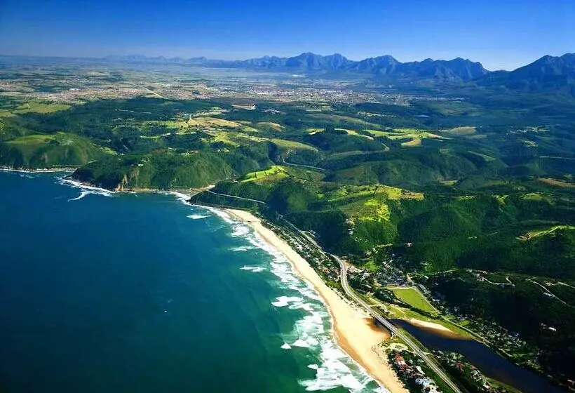 Отель Far Hills Country