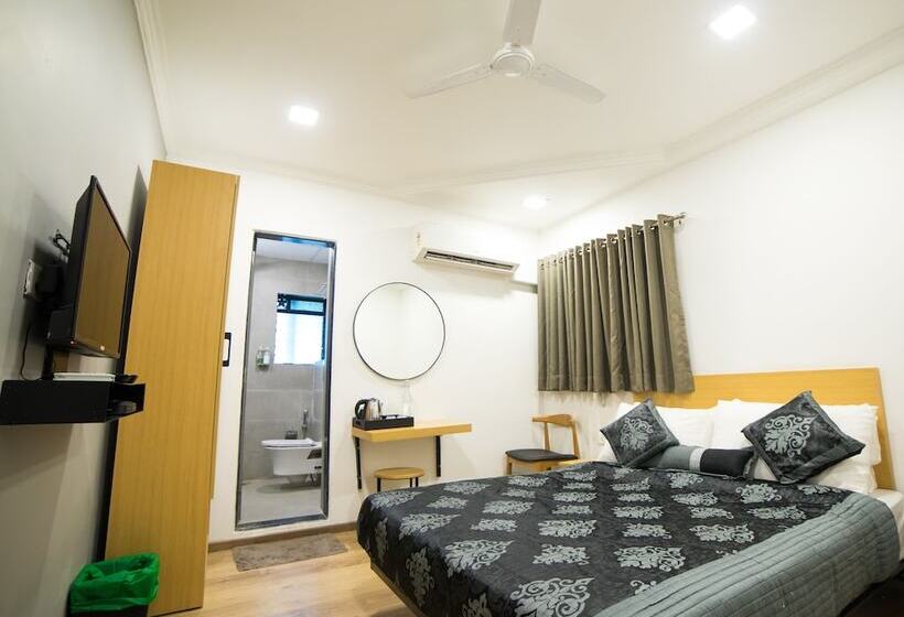 Hotel Highway Residency