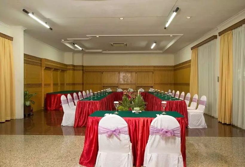 Hotel Parigata Resorts And Spa