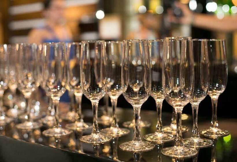 בית מלון כפרי Parigata Resorts And Spa