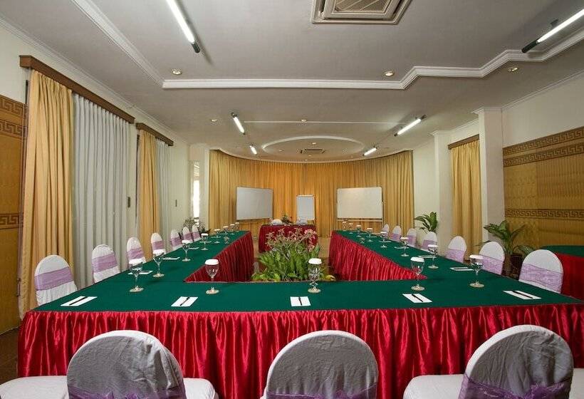 בית מלון כפרי Parigata Resorts And Spa