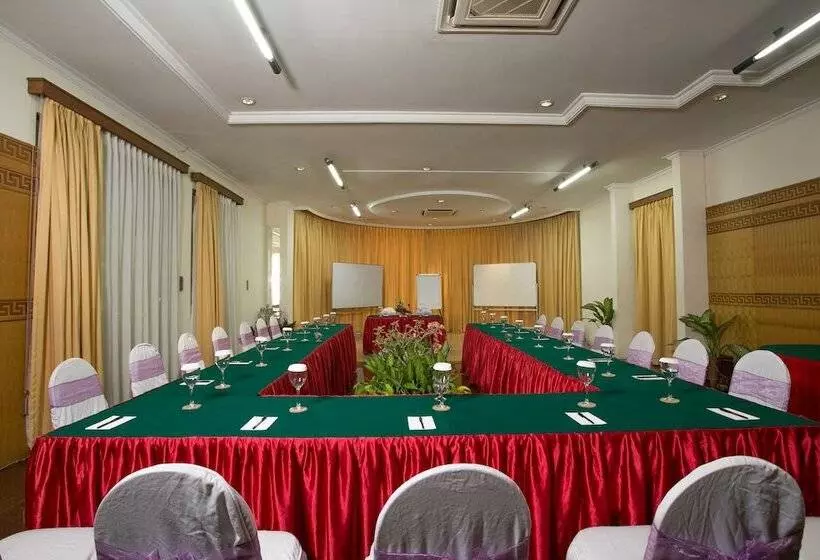 Hotel Parigata Resorts And Spa