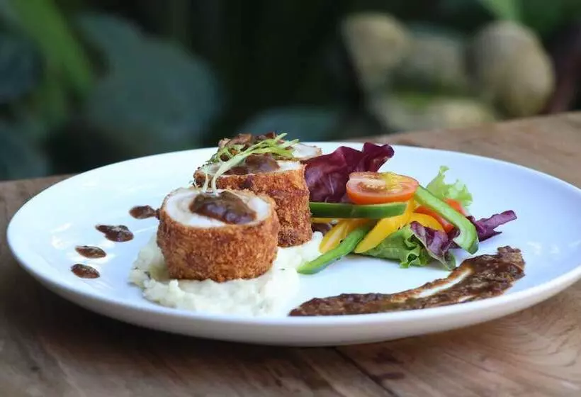 Hotel Parigata Resorts And Spa