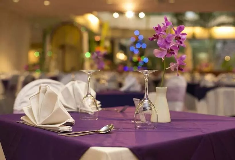 Hotel Parigata Resorts And Spa