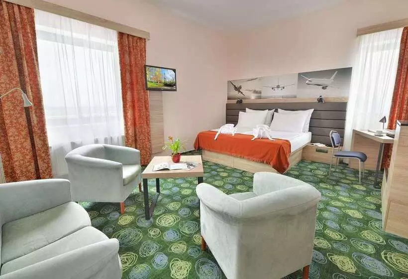 Ramada Airport Hotel Prague