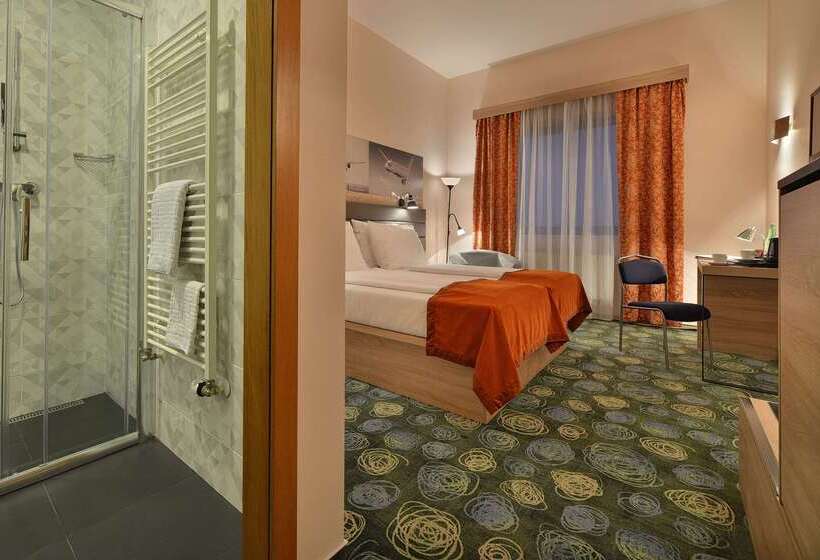 Ramada Airport Hotel Prague