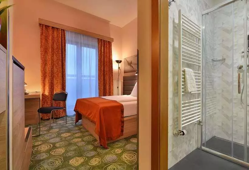 Ramada Airport Hotel Prague