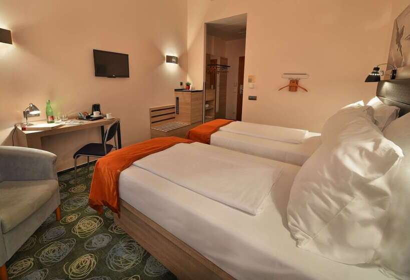 Ramada Airport Hotel Prague