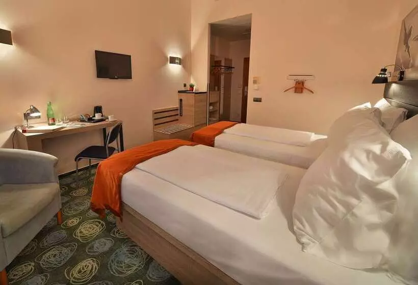 Ramada Airport Hotel Prague