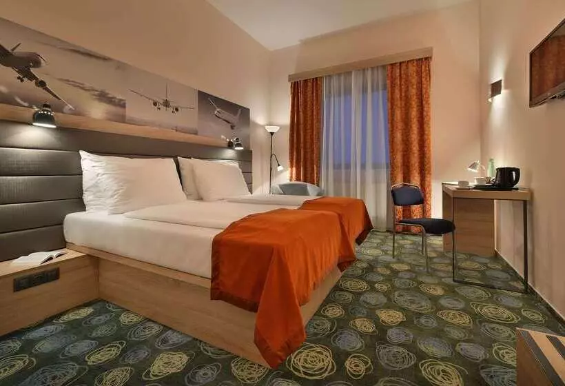 Ramada Airport Hotel Prague