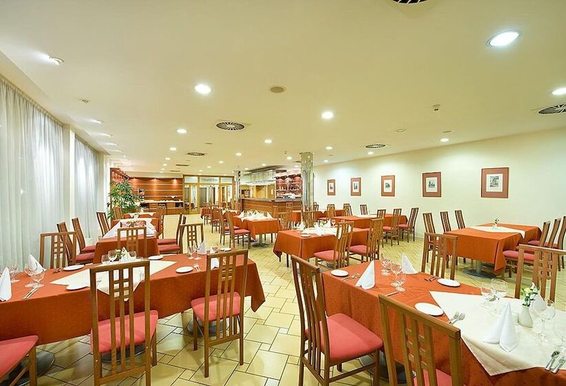 Ramada Airport Hotel Prague